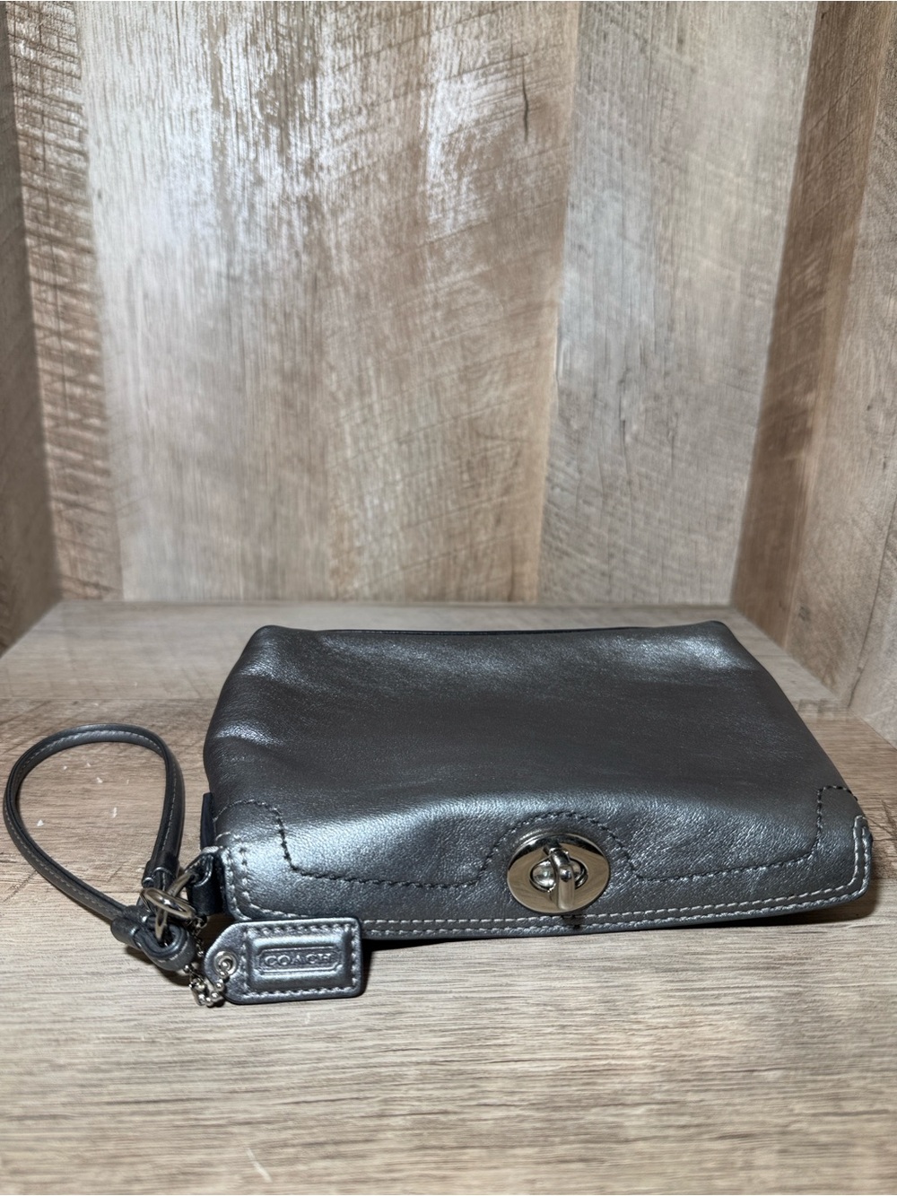 Coach Metallic Wristlet Turnlock Toggle Closure - Picture 12 of 12